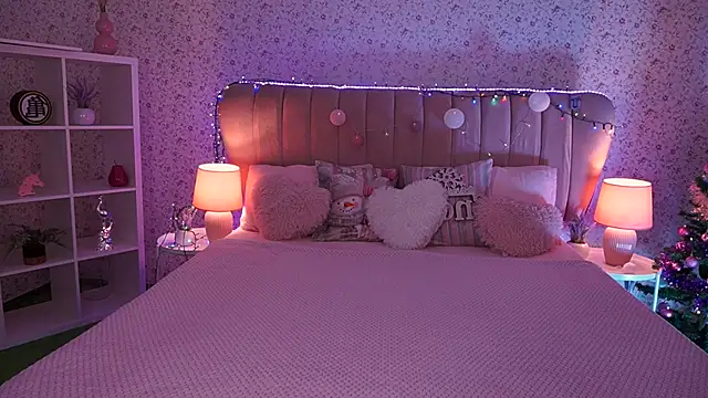 KiraRoxx online show from 12/21/25, 10:54