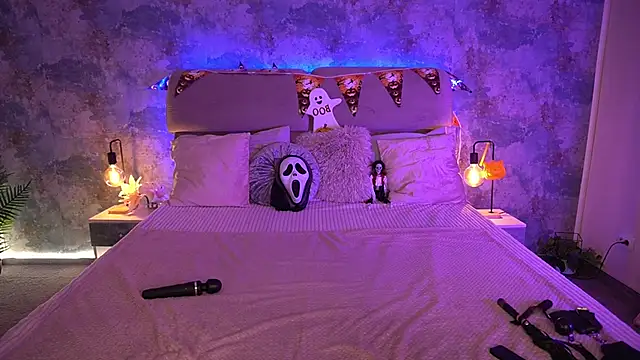 KiraRoxx online show from 10/25/25, 08:42