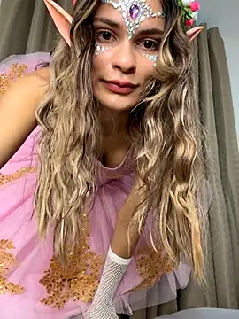 cuteluci  online show from 10/31/25, 12:13