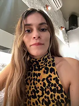 cuteluci  online show from 10/11/25, 10:44