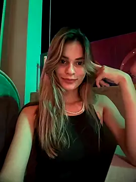 cuteluci  online show from 09/29/25, 12:06