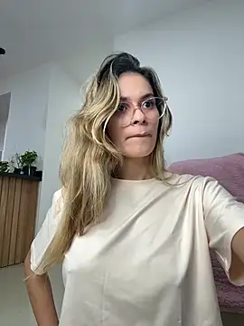 Snapshot of cuteluci_ chatting on 06/30/26, 06:46 cuteluci online show from 06/30/26, 06:46