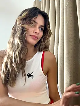 cuteluci  online show from 10/30/25, 11:41