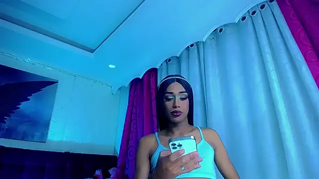 Snapshot of NahomiCamper chatting on 11/02/25, 10:37 NahomiCamper online show from 11/02/25, 10:37