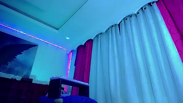 Snapshot of NahomiCamper chatting on 09/22/25, 02:06 NahomiCamper online show from 09/22/25, 02:06