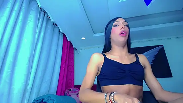 Snapshot of NahomiCamper chatting on 10/23/25, 10:19 NahomiCamper online show from 10/23/25, 10:19