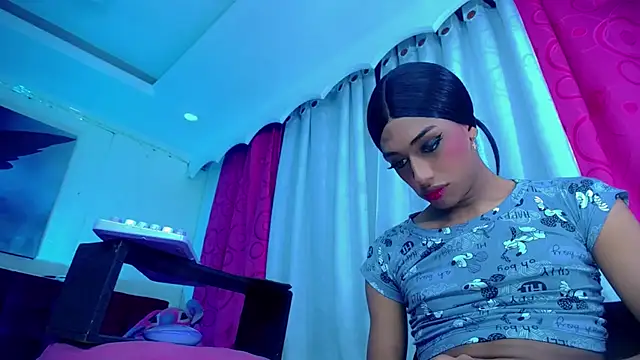 Snapshot of NahomiCamper chatting on 09/26/25, 02:40 NahomiCamper online show from 09/26/25, 02:40