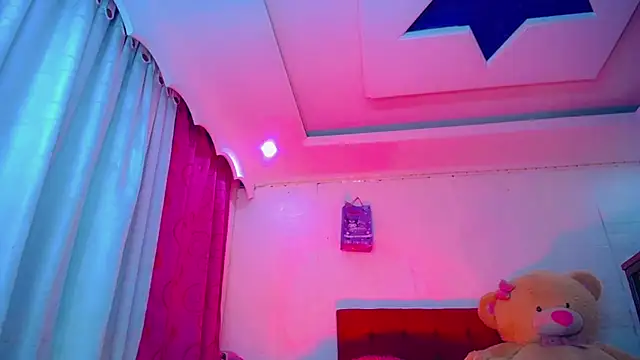 NahomiCamper online show from 04/17/26, 11:07