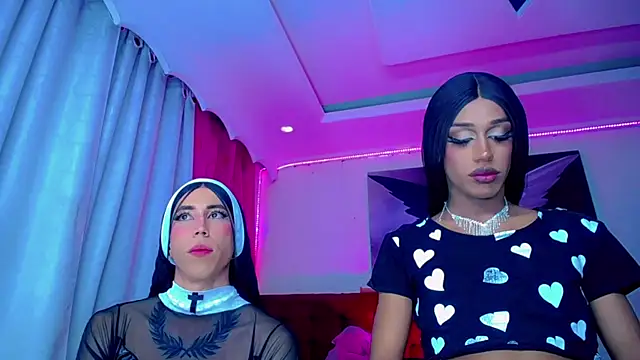 Snapshot of NahomiCamper chatting on 10/19/25, 01:30 NahomiCamper online show from 10/19/25, 01:30