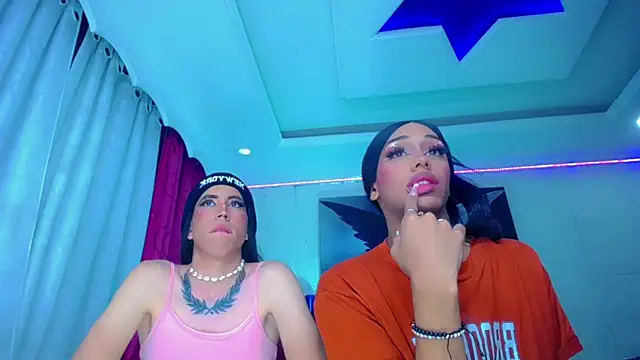 Snapshot of NahomiCamper chatting on 10/11/25, 02:29 NahomiCamper online show from 10/11/25, 02:29