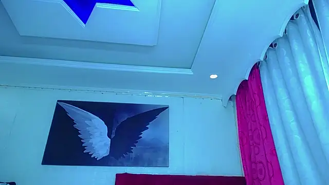 Snapshot of NahomiCamper chatting on 11/09/25, 10:36 NahomiCamper online show from 11/09/25, 10:36