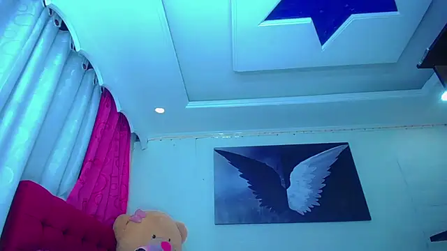 Snapshot of NahomiCamper chatting on 12/14/25, 04:45 NahomiCamper online show from 12/14/25, 04:45