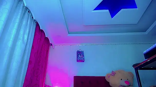 NahomiCamper online show from 04/15/26, 07:07