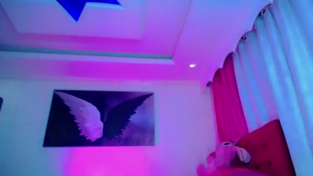 Snapshot of NahomiCamper chatting on 11/26/25, 02:11 NahomiCamper online show from 11/26/25, 02:11