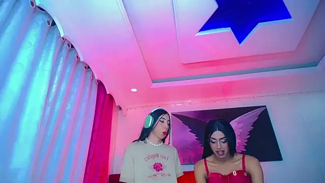 Snapshot of NahomiCamper chatting on 11/16/25, 02:27 NahomiCamper online show from 11/16/25, 02:27