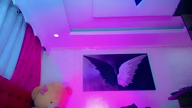 Snapshot of NahomiCamper chatting on 12/18/25, 02:32 NahomiCamper online show from 12/18/25, 02:32