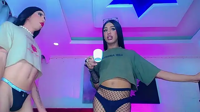 Snapshot of NahomiCamper chatting on 11/14/25, 02:59 NahomiCamper online show from 11/14/25, 02:59