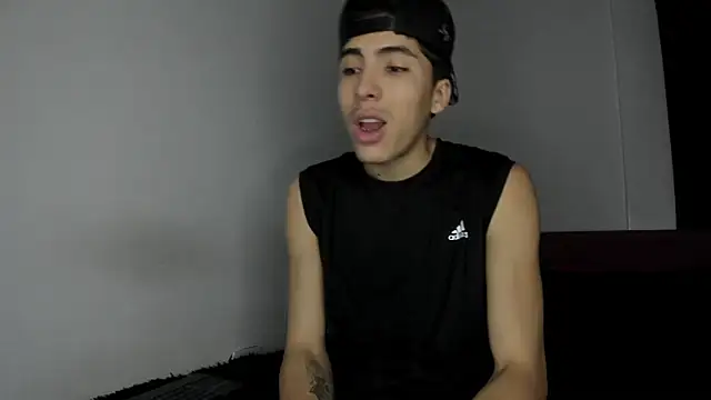 Snapshot of HeellBoy_ chatting on 05/15/26, 01:03 HeellBoy online show from 05/15/26, 01:03
