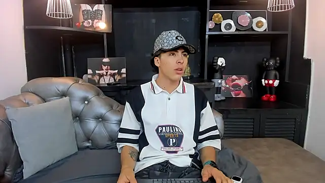 HeellBoy  online show from 10/24/25, 08:41