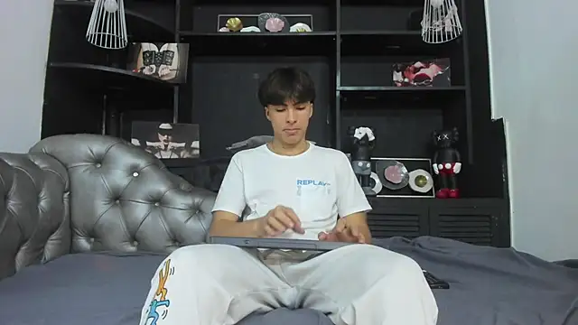 HeellBoy  online show from 10/14/25, 07:47