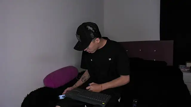 HeellBoy  online show from 04/06/26, 05:08