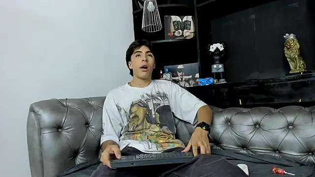 HeellBoy  online show from 11/10/25, 08:03