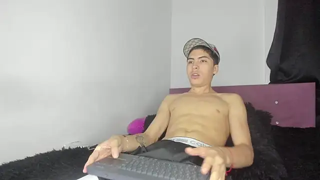 Snapshot of HeellBoy_ chatting on 05/09/26, 02:15 HeellBoy online show from 05/09/26, 02:15