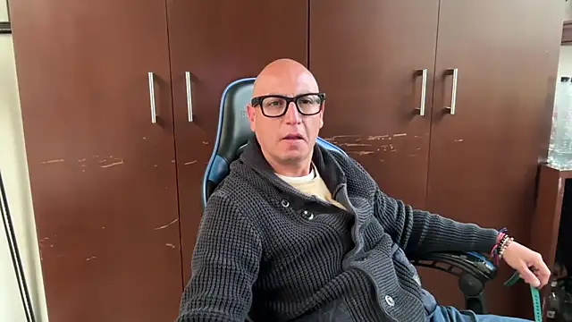 alanan881 online show from 12/05/25, 06:17