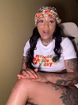 CrownedNyaries online show from 02/22/25, 11:13