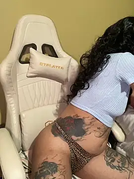 CrownedNyaries online show from 02/02/25, 12:24