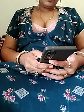 Snapshot of samitasharma chatting on 04/19/26, 09:32 samitasharma online show from 04/19/26, 09:32