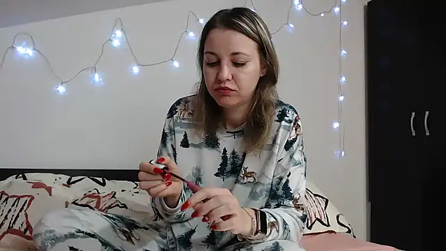 Snapshot of SweetMaddy888 chatting on 01/06/25, 04:04 SweetMaddy888 online show from 01/06/25, 04:04