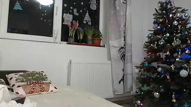 Snapshot of SweetMaddy888 chatting on 12/31/24, 10:34 SweetMaddy888 online show from 12/31/24, 10:34