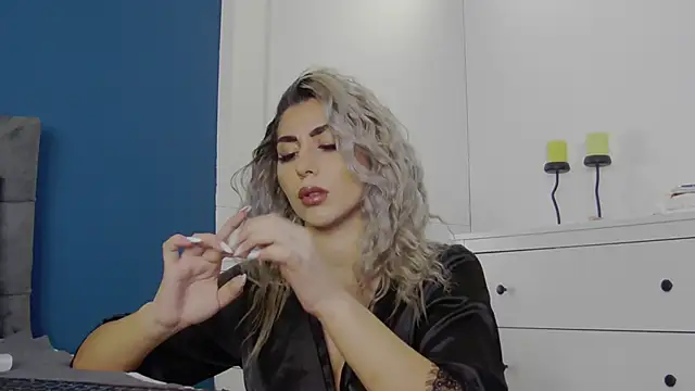 Snapshot of CelineMeyerr chatting on 10/09/25, 04:24 CelineMeyerr online show from 10/09/25, 04:24