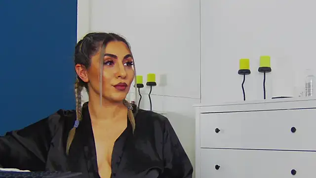 Snapshot of CelineMeyerr chatting on 10/28/25, 06:23 CelineMeyerr online show from 10/28/25, 06:23