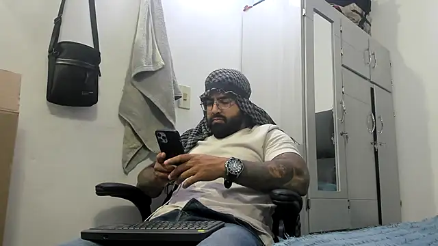 Snapshot of Lyon_vach chatting on 01/23/25, 10:33 Lyon vach online show from 01/23/25, 10:33