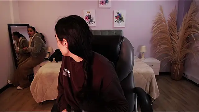 Icysweetcam online show from 11/29/25, 10:37