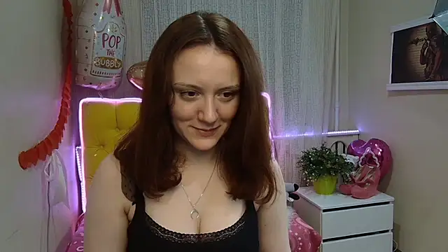 Snapshot of BarbaraStily chatting on 03/22/25, 11:42 BarbaraStily online show from 03/22/25, 11:42