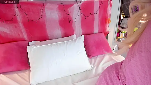 ArticaBelle online show from 11/01/25, 04:52