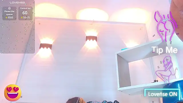 Snapshot of Molly_Spears chatting on 02/25/25, 06:33 Molly Spears online show from 02/25/25, 06:33