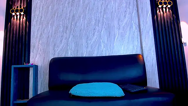 Snapshot of Molly_Spears chatting on 12/13/25, 08:04 Molly Spears online show from 12/13/25, 08:04