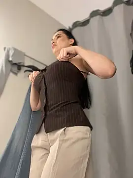 Snapshot of Roxana-Sexy chatting on 02/25/26, 05:40 Roxana-Sexy online show from 02/25/26, 05:40