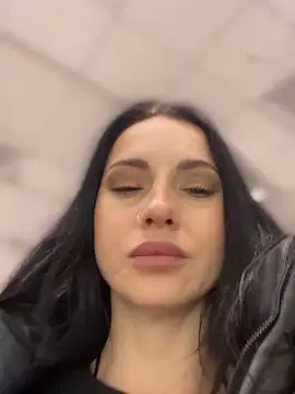 Snapshot of Roxana-Sexy chatting on 02/26/26, 05:29 Roxana-Sexy online show from 02/26/26, 05:29