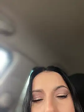 Snapshot of Roxana-Sexy chatting on 02/20/26, 06:26 Roxana-Sexy online show from 02/20/26, 06:26