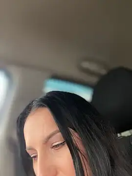 Snapshot of Roxana-Sexy chatting on 02/20/26, 06:19 Roxana-Sexy online show from 02/20/26, 06:19