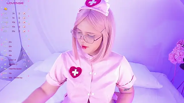 NanaOsaky online show from 09/18/25, 12:08