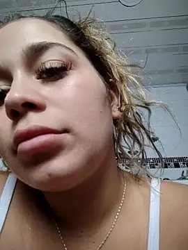 LaurenWelly  online show from 10/24/25, 09:47