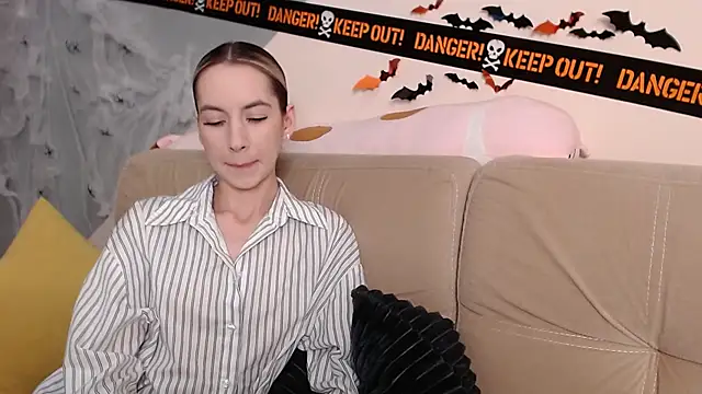 AmbrielHailey online show from 11/02/25, 07:30