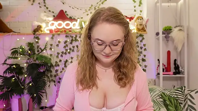 MonicaAsis online show from 11/23/25, 05:23