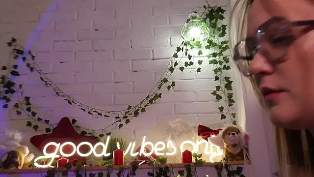 MonicaAsis online show from 03/21/26, 05:39